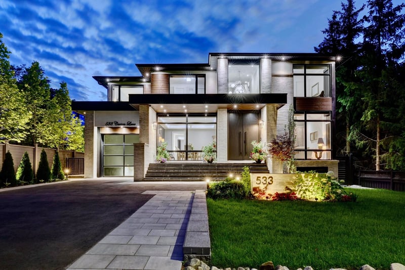 6-bedroom luxury home in 533 Carson Lane, Oakville, ON