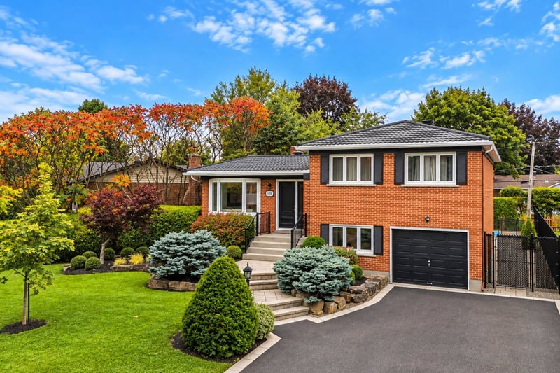 Luxury estate at 3800 Rue Martinique, Brossard, QC — photo 1
