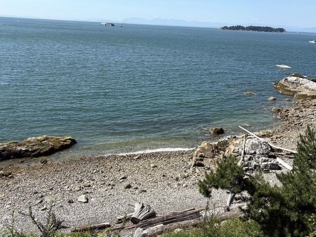 Luxury estate at 1801 Arbutus Point Road, Bowen Island, BC — photo 7