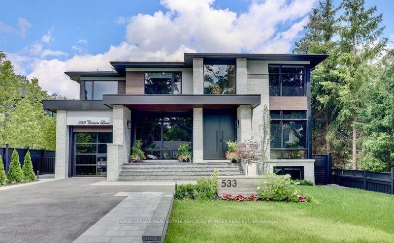 Luxury estate at 533 Carson Lane, Oakville, ON — photo 2
