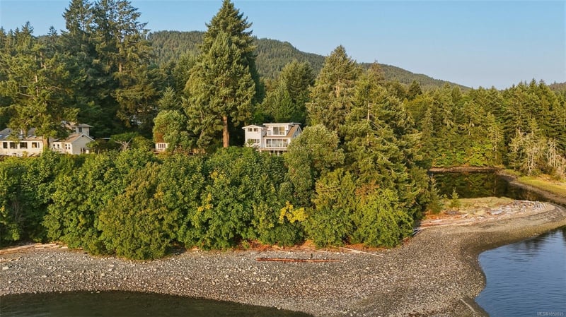 Luxury estate at 312 Roland Road, Ladysmith, BC — photo 4