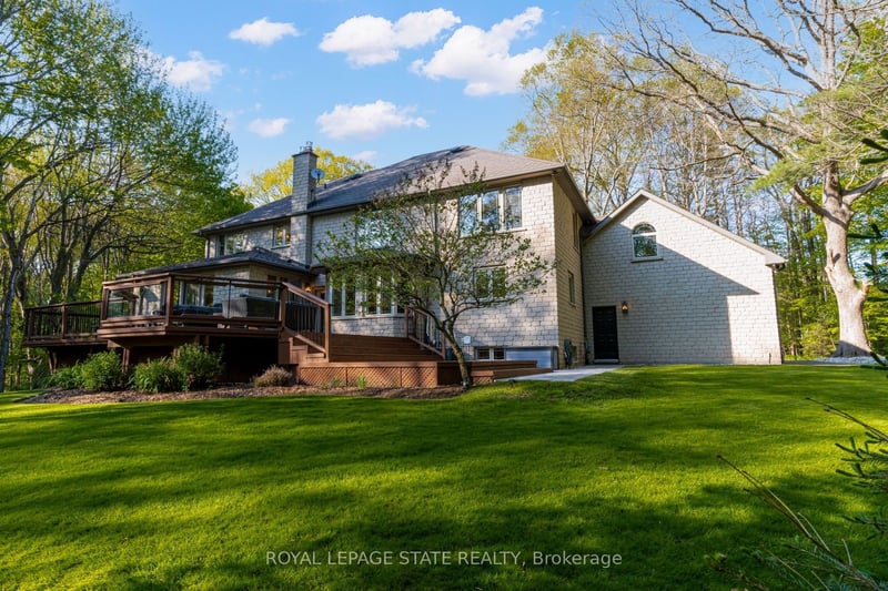 Luxury estate at 18 Elder Crescent, Hamilton, ON — photo 9