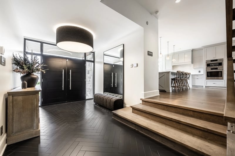 Luxury estate at 688 Rue de la Futaie, Boucherville, QC — photo 2