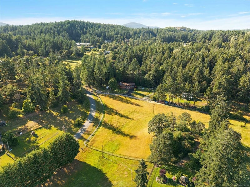 Luxury estate at 1649 Charlton Road, Victoria, BC — photo 2