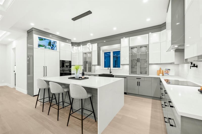 Luxury estate at 2096 Bowler Drive, Surrey, BC — photo 9