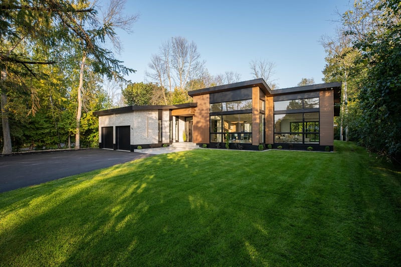 Luxury estate at 22 York Street, Collingwood, ON — photo 3