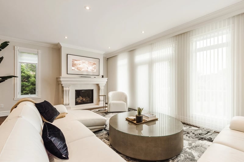 Luxury estate at 524 Rue des Falaises, Mont-Saint-Hilaire, QC — photo 10