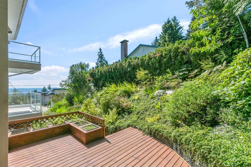 Luxury estate at 530 Craigmohr Drive, West Vancouver, BC — photo 25