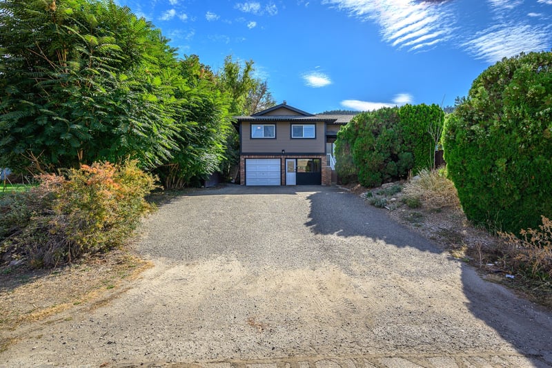 Luxury estate at 7590 Klinger Road, Vernon, BC — photo 3