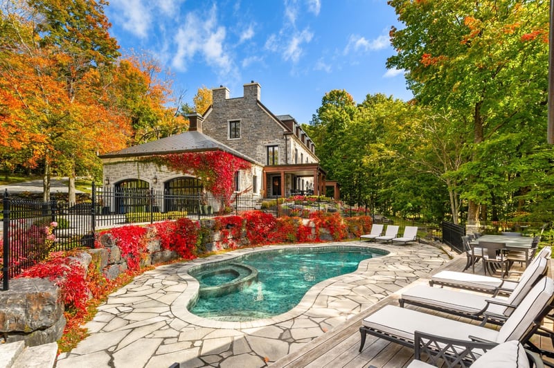 Luxury estate at 1093 Rue Béique, Mont-Saint-Hilaire, QC — photo 1