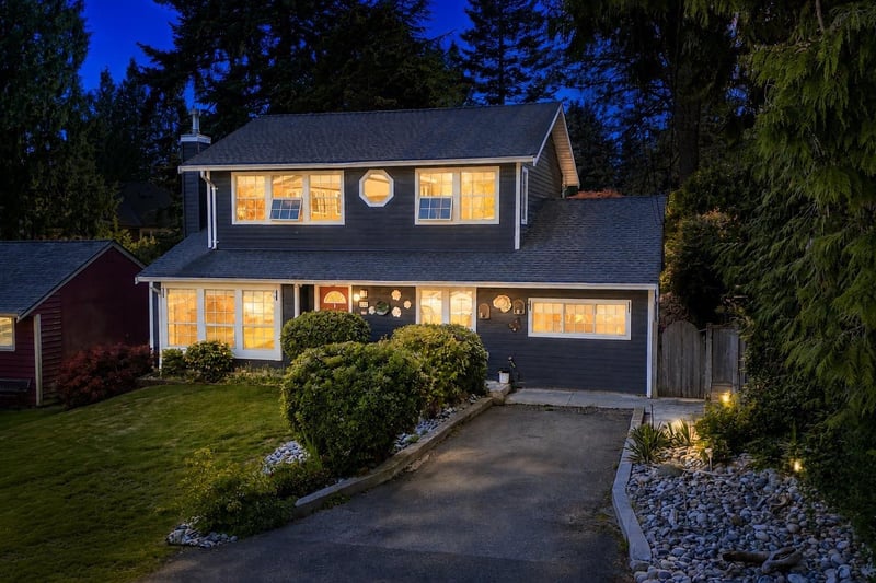 Luxury estate at 1425 129 Street, Surrey, BC — photo 2