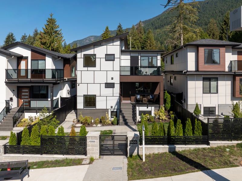 Luxury estate at 806 Montroyal Boulevard, North Vancouver, BC — photo 5