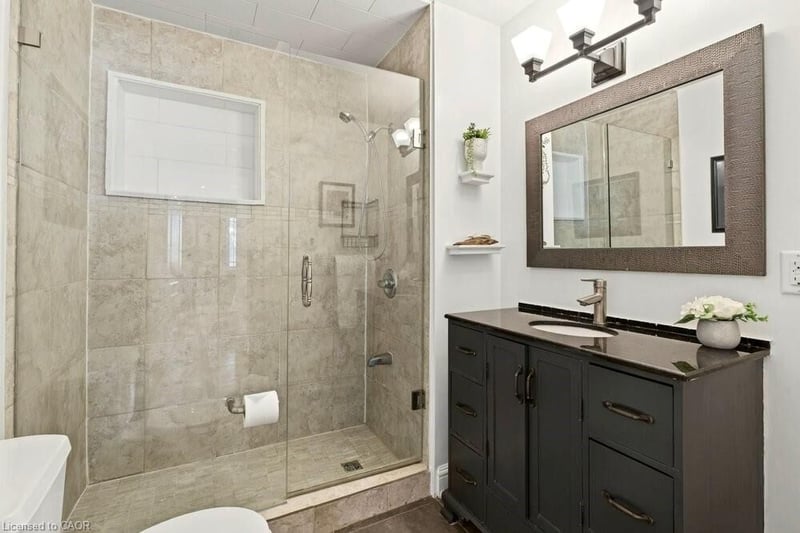 Luxury estate at 389 Clarendon Drive, Hamilton, ON — photo 16