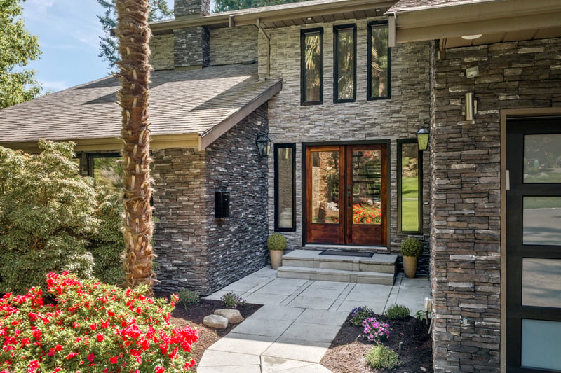 Luxury estate at 1007 Kentwood Place, Victoria, BC — photo 3