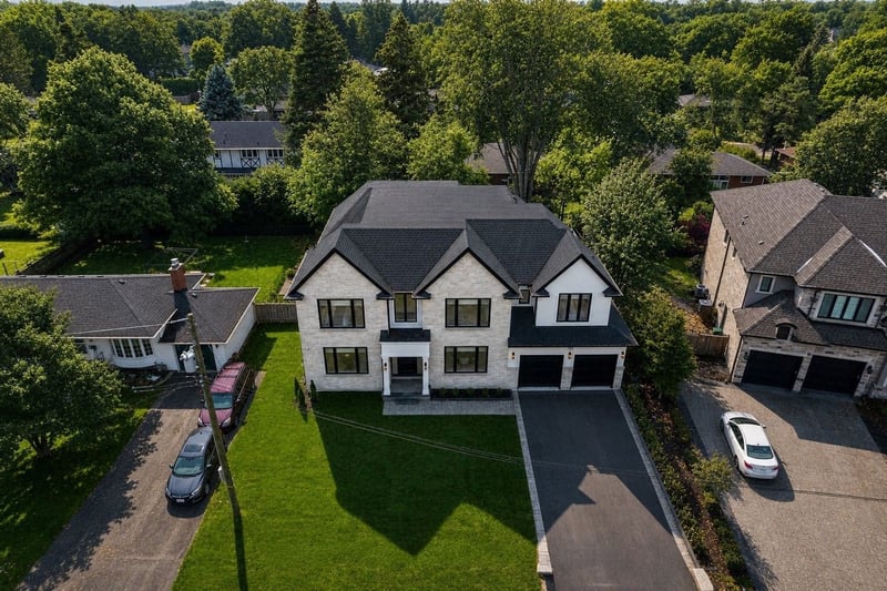 Luxury estate at 102 Cumming Court, Hamilton, ON — photo 30