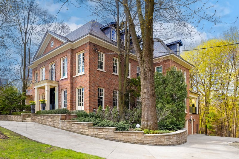 Luxury estate at 20 Cluny Drive, Toronto, ON — photo 2