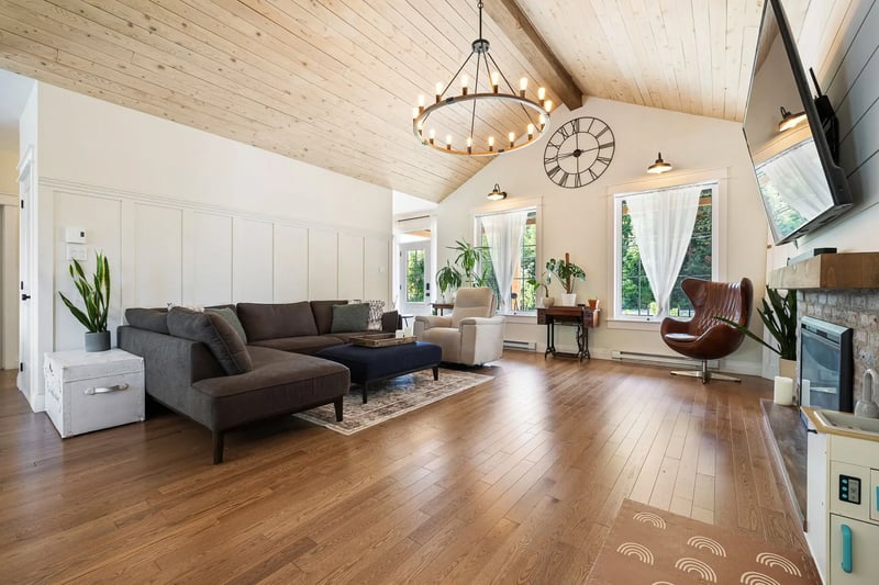 Luxury estate at 303 Rue Bergeron Est, Granby, QC — photo 10
