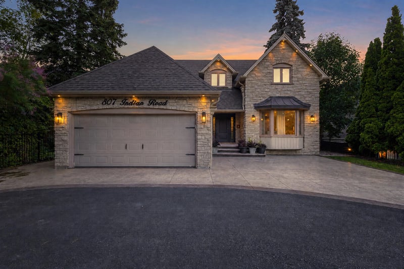 Luxury estate at 807 Indian Road, Mississauga, ON — photo 4