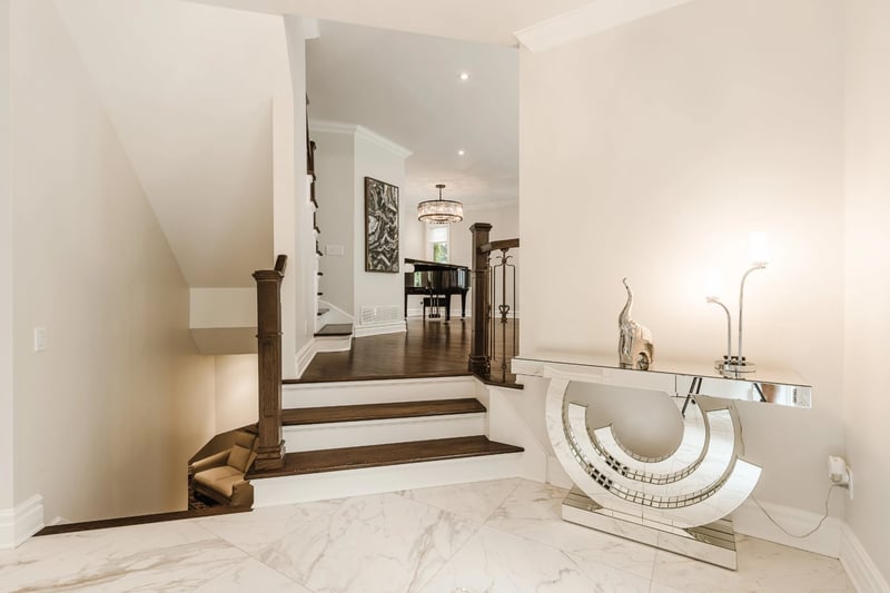 Luxury estate at 524 Rue des Falaises, Mont-Saint-Hilaire, QC — photo 5