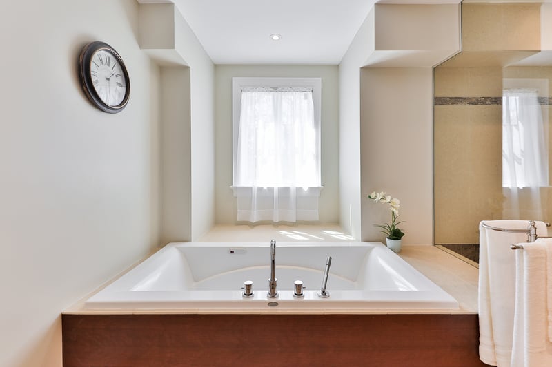 Luxury estate at 80 Oakes Drive, Mississauga, ON — photo 18