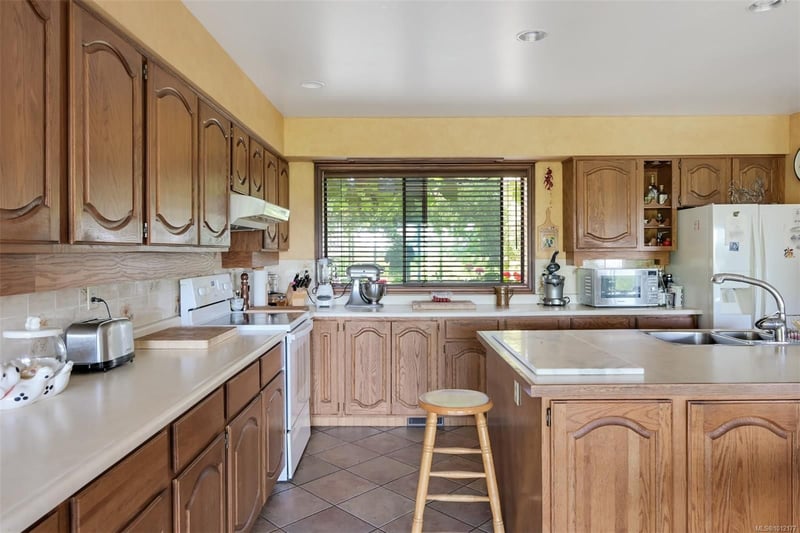 Luxury estate at 5489 Forest Hill Road, Victoria, BC — photo 10