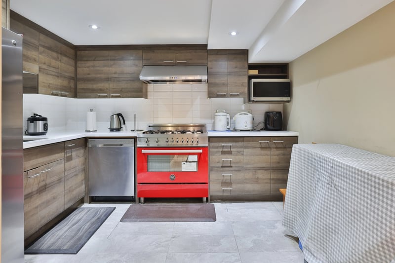 Luxury estate at 1832 Chesbro Court, Mississauga, ON — photo 15