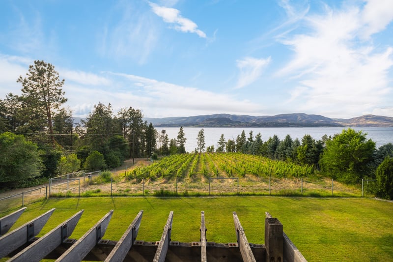 Luxury estate at 4840 Lakeshore Road, Kelowna, BC — photo 4