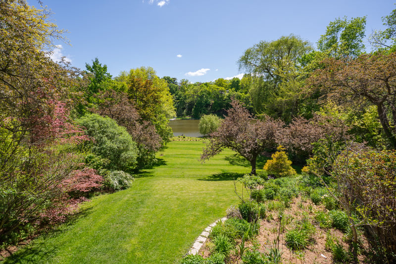 Luxury estate at 1510 Pinetree Crescent, Mississauga, ON — photo 39