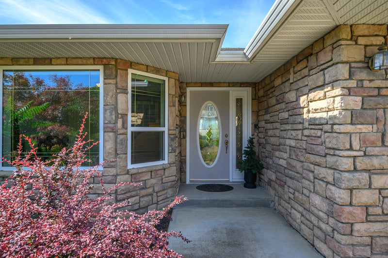 Luxury estate at 700 Mount York Drive, Coldstream, BC — photo 3