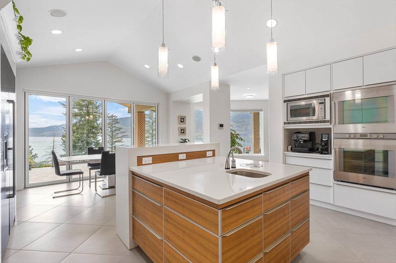 Luxury estate at 328 Lochview Road, Kelowna, BC — photo 8