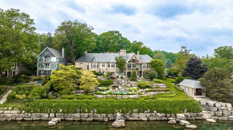 Luxury estate at 872 Whittier Crescent, Mississauga, ON — photo 4
