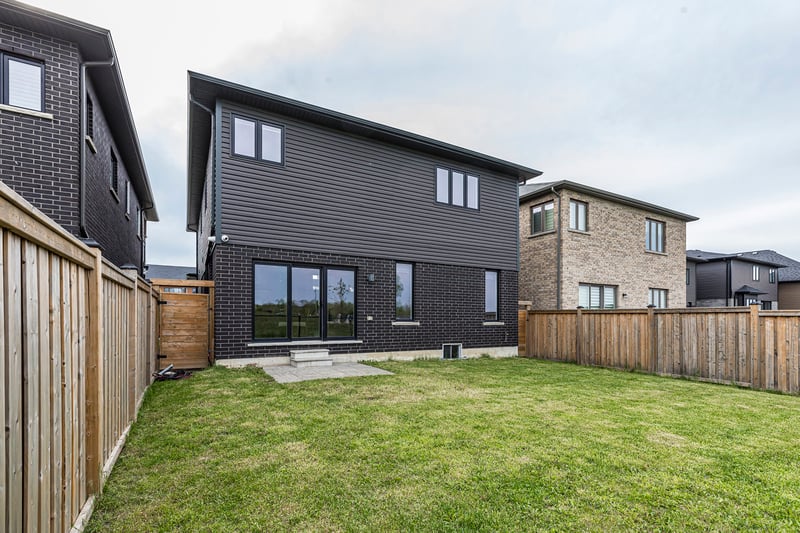 Luxury estate at 102 Greenwich Avenue, Hamilton, ON — photo 37