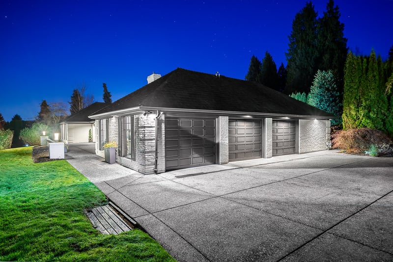 Luxury estate at 17470 28b Ave, Surrey, BC — photo 2