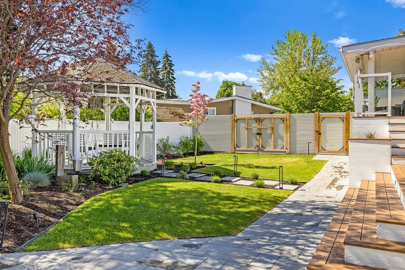 Luxury estate at 624 Armour Crescent, Kelowna, BC — photo 4