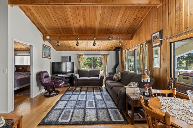 Luxury estate at 5090 Mackinnon Road, Peachland, BC — photo 6
