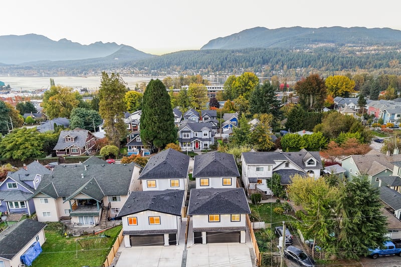 Luxury estate at 2717 Henry Street, Port Moody, BC — photo 25