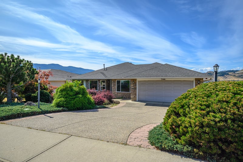 Luxury estate at 700 Mount York Drive, Coldstream, BC — photo 2