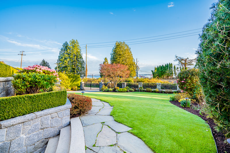 Luxury estate at 2817 Bellevue Avenue, West Vancouver, BC — photo 32