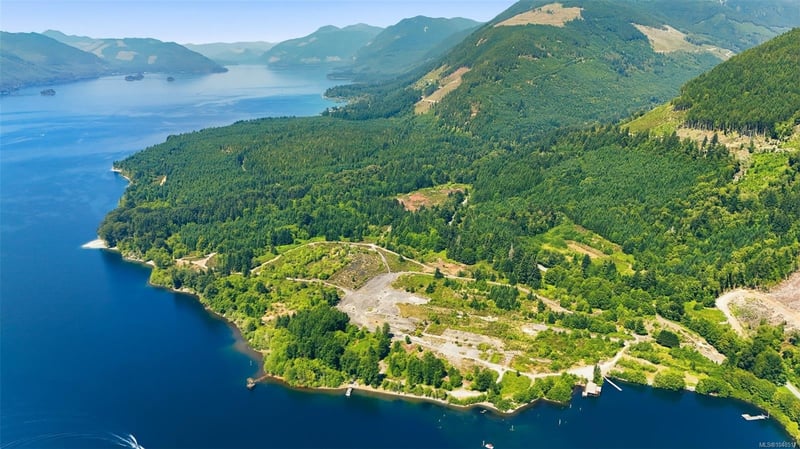 Luxury estate at 10780 North Shore Road, Youbou, BC — photo 3