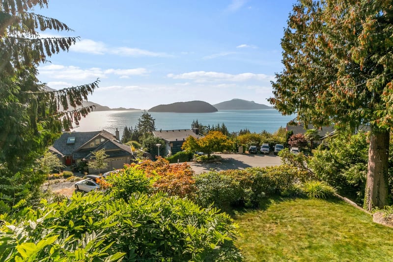 Luxury estate at 45 Sweetwater Place, Lions Bay — photo 4