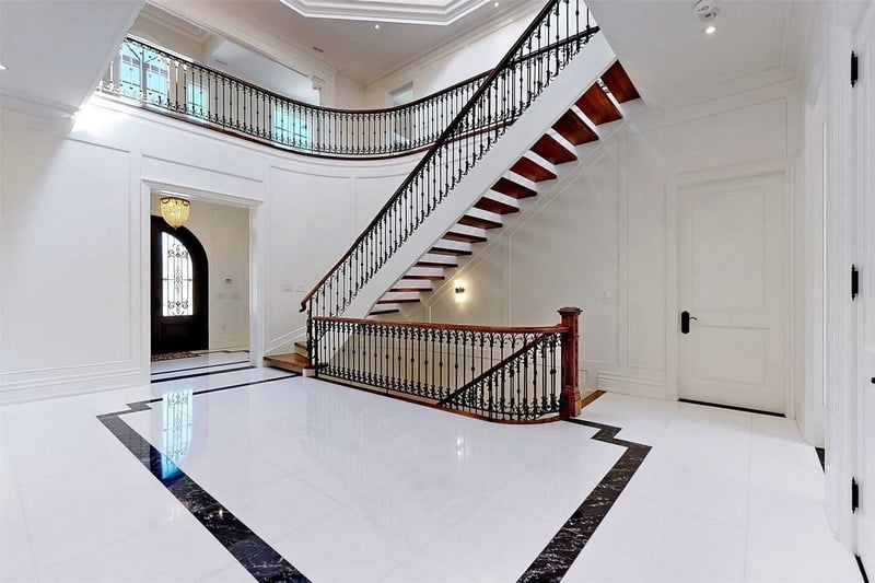Luxury estate at 4 Sandfield Road, Toronto — photo 3