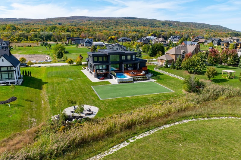 Luxury estate at 4 Raintree Court, Collingwood, ON — photo 7
