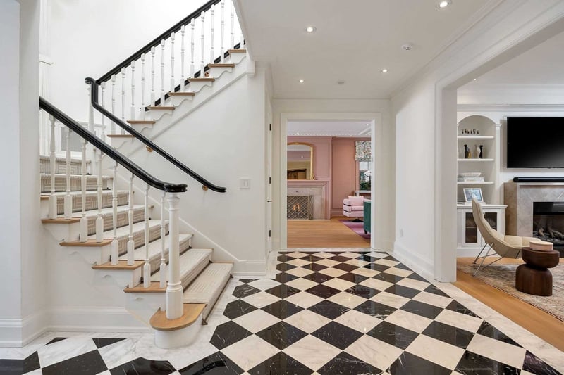 Luxury estate at 31 Sandringham Drive, Toronto — photo 3