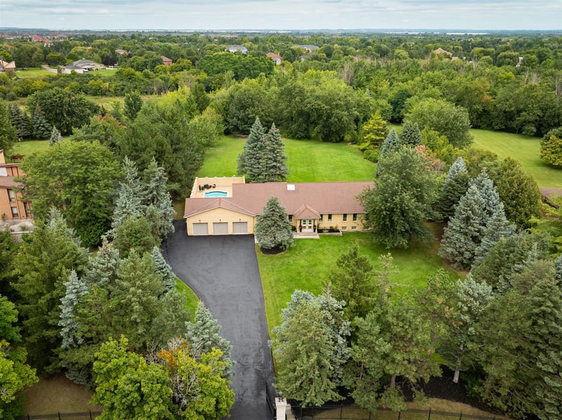Luxury estate at 22 Rosegarden Drive, Brampton, ON — photo 2