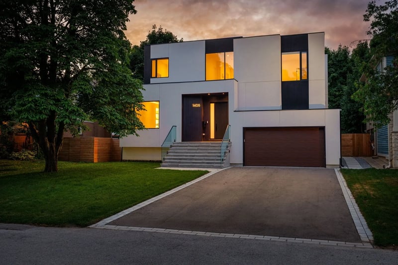 Luxury estate at 1405 Acton Crescent, Oakville, ON — photo 2