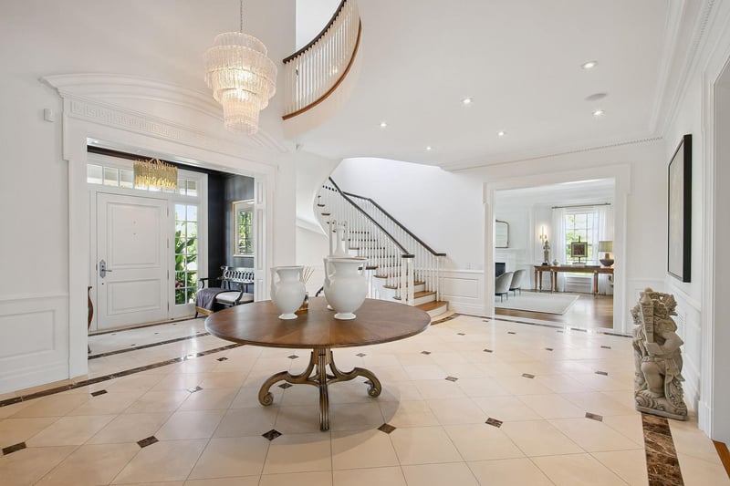 Luxury estate at 91 Fairfield Drive, King City, ON — photo 11