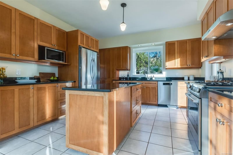 Luxury estate at 2155 Mt Newton Cross Rd, Saanichton, BC — photo 10
