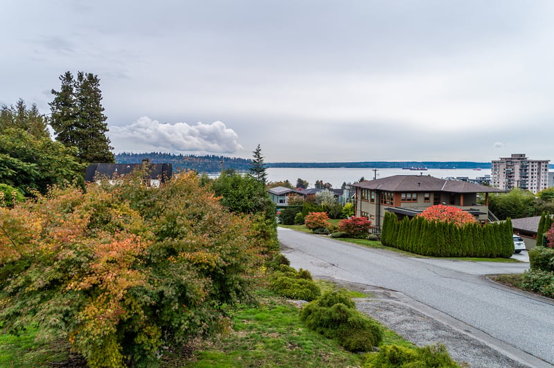 Luxury estate at 1196 Fulton Avenue, West Vancouver — photo 3