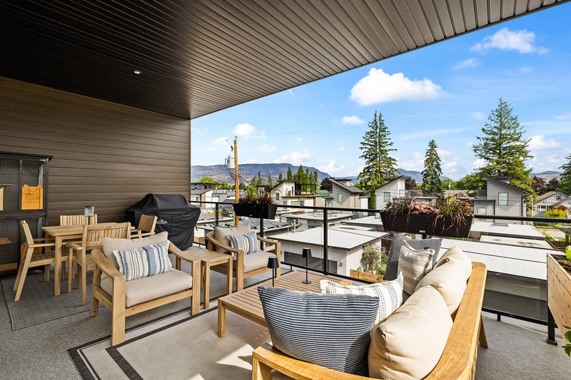 Luxury estate at 640 Wardlaw Avenue, Kelowna, BC — photo 7