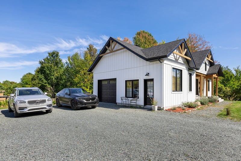 Luxury estate at 303 Rue Bergeron Est, Granby, QC — photo 8